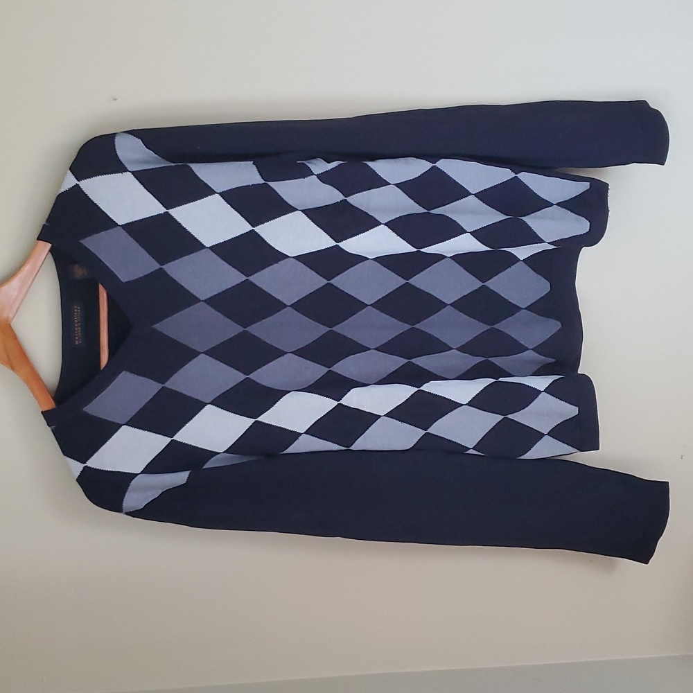 Metropolitan by Lord and Taylor  black and gray V-neck argyle sweater
